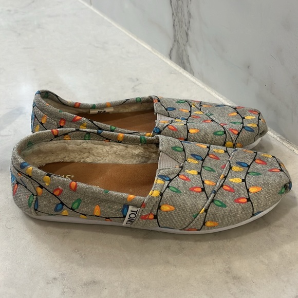 Tom’s glacier grey glow-in-the-dark holiday light shoes, size 5, slip on - Picture 4 of 4